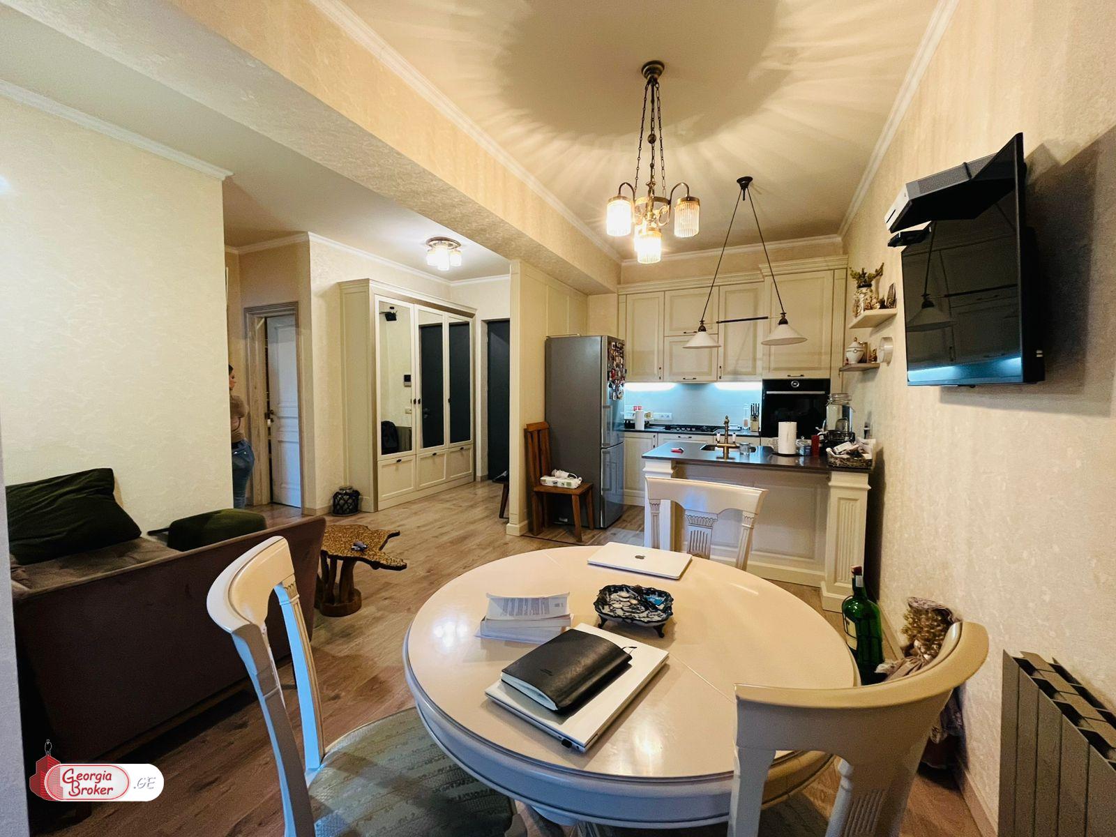 продается квартира с новым ремонтом 3-комнаты